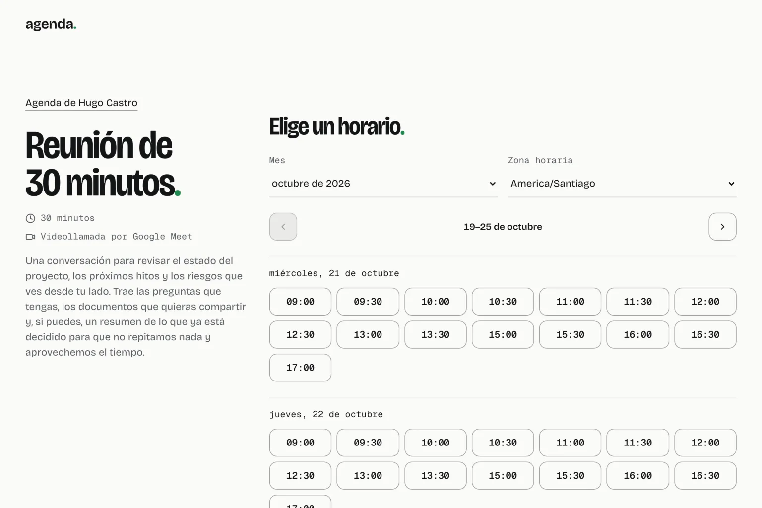 Página de reserva de agenda. con «Reunión de 30 minutos»: la semana con horarios libres en la zona America/Santiago y, al elegir uno, el formulario «Tus datos» y la reserva confirmada.